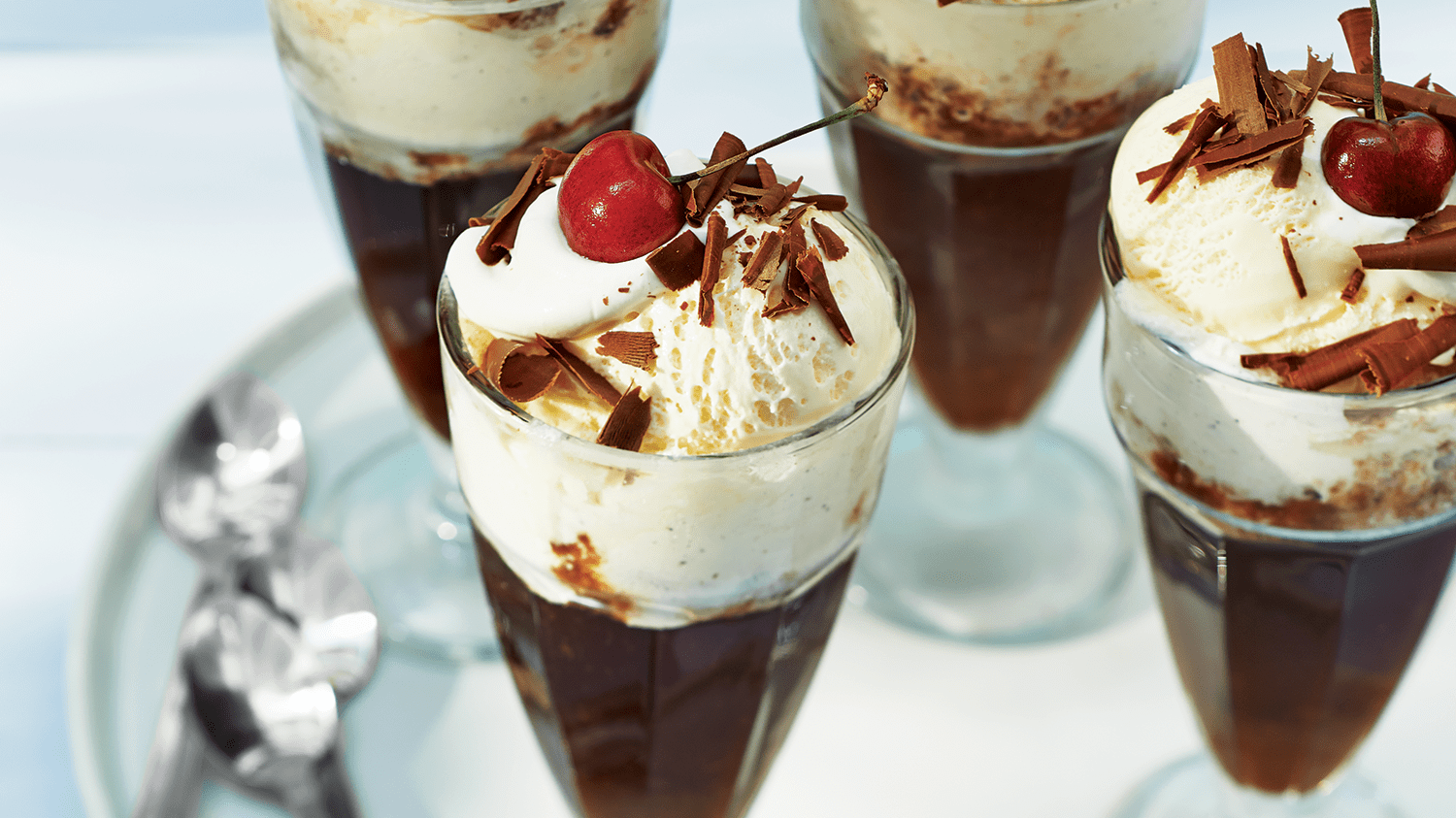 Bourbon Root Beer Ice Cream Floats - The Kitchen Magpie