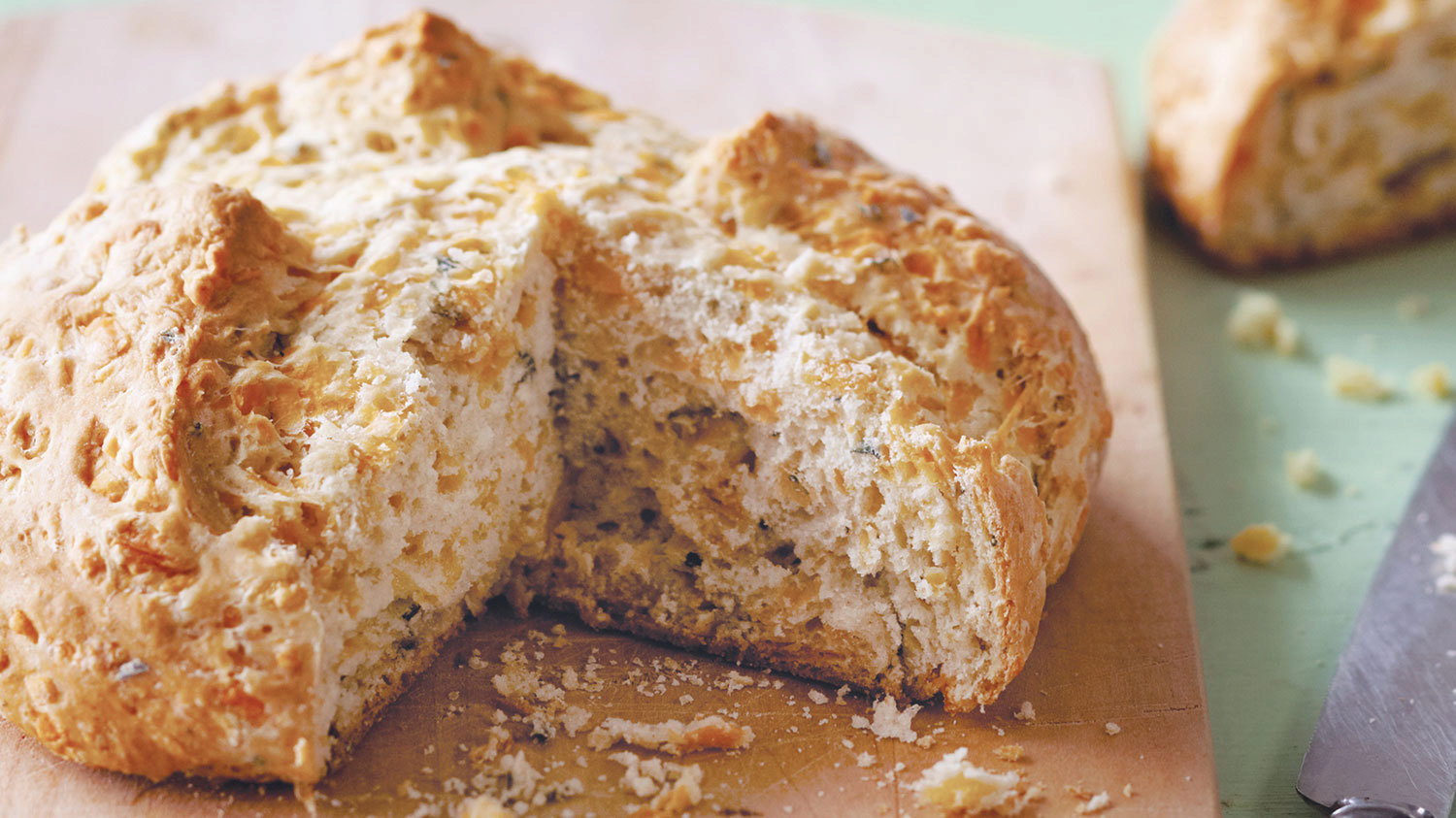 https://www.sobeys.com/wp-content/uploads/2020/06/Cheddar-Herb-Quick-Bread-cropped.jpg