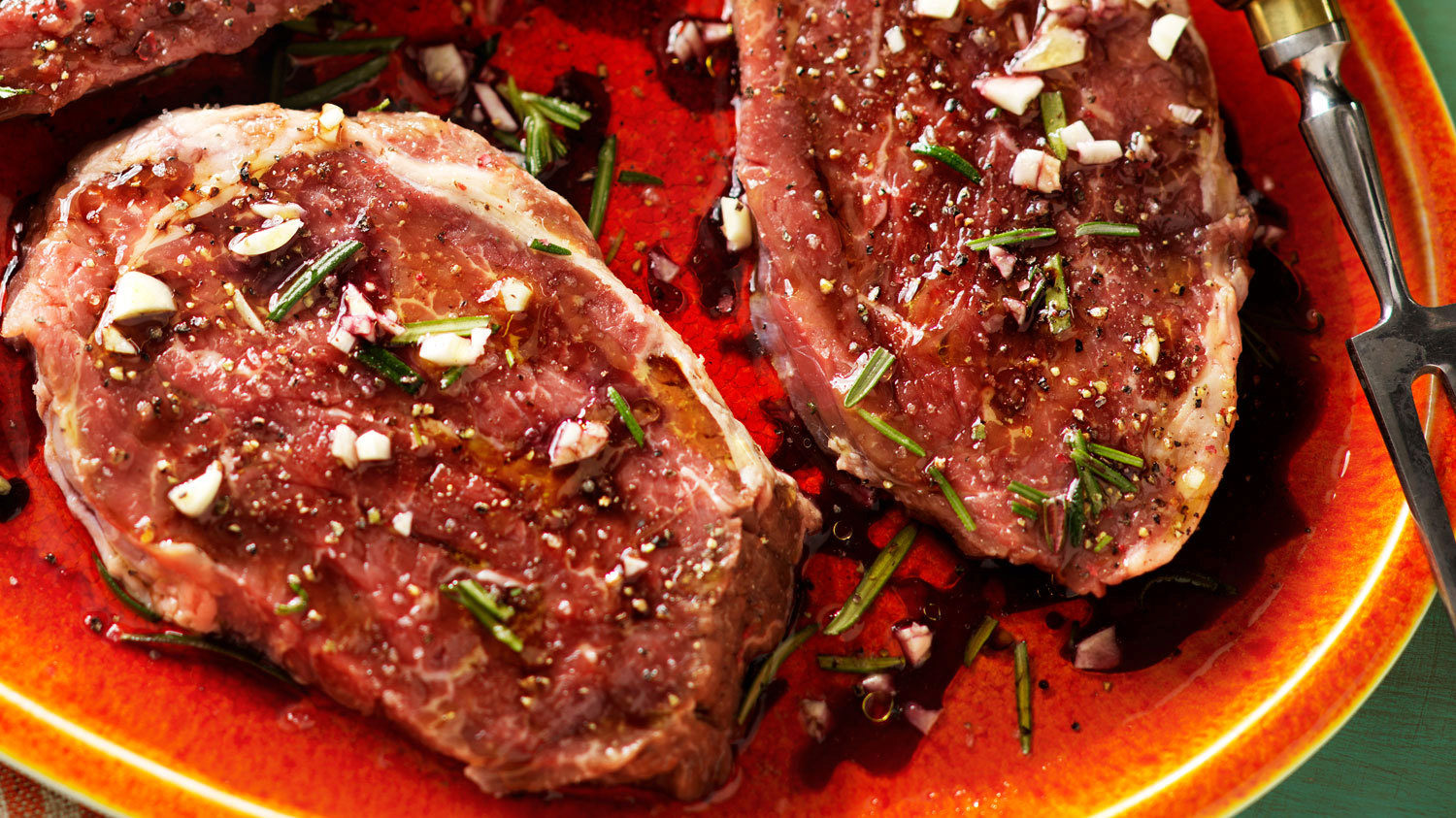 Pan-Seared Garlic-Rosemary Round Steak Recipe